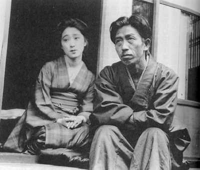 竹久夢二（右/37歳）と、モデルであり愛人のお葉（左/17歳）（1921年）